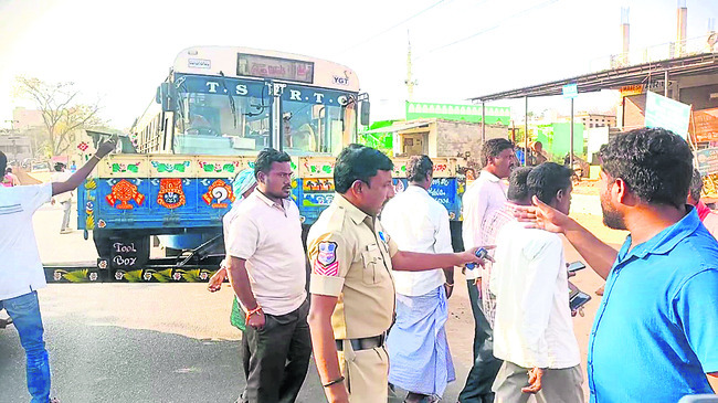 సమస్యాత్మక పోలింగ్‌  కేంద్రాలపై ప్రత్యేక దృష్టి1