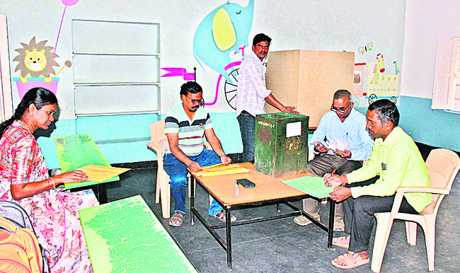 మున్సిపోల్‌కు సిద్ధం9