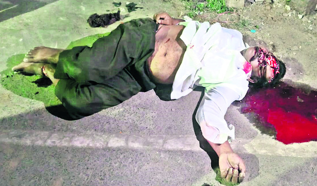 ద్విచక్ర వాహనాన్ని ఢీకొన్న కారు 1