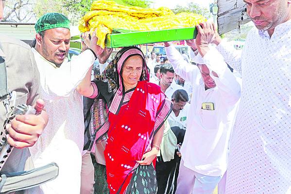 పోలింగ్‌ బూత్‌లు తారుమారు 1