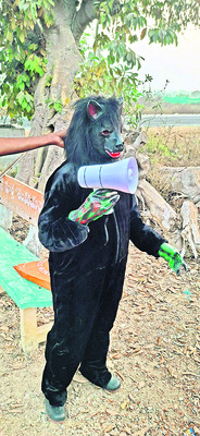 పోలీసుల సేవలు  అభినందనీయం 
2