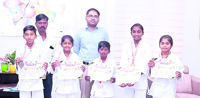 ప్రతిభావంతులకు ప్రశంస 1