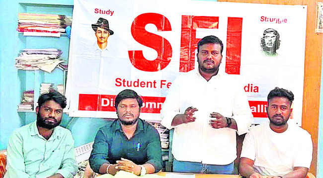 ప్రతిభావంతులకు ప్రశంస 3