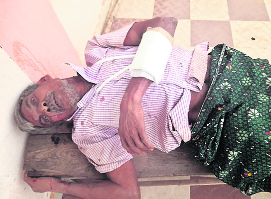 ఆటో బోల్తా.. ఐదుగురికి తీవ్ర గాయాలు 1