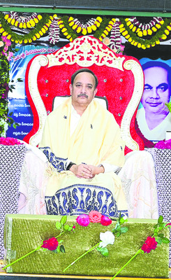 తల్లిదండ్రులను దైవాలుగా భావించాలి1