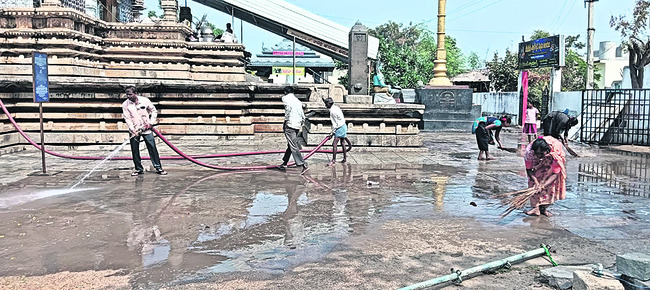 ఎన్నికల సిబ్బంది అలసత్వం వహించొద్దు1