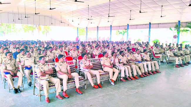 సిబ్బంది అప్రమత్తంగా ఉండాలి1