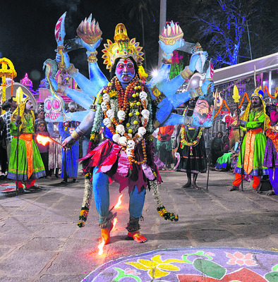 ● హంసవాహనంపై దర్శనమిచ్చిన ఆదిదంపతులు ● స్వామిఅమ్మవార్లన4