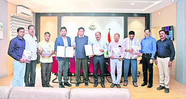 టెన్త్‌లో వందశాతం  ఉత్తీర్ణత సాధించాలి
1