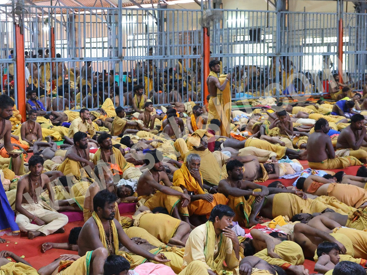 Devotees walking To Srisailam on the occasion of Shivaratri Festival PHotos2
