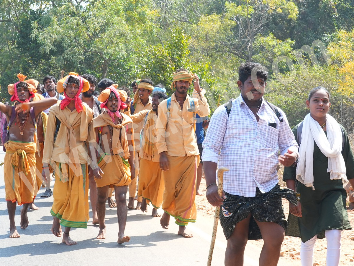 Devotees walking To Srisailam on the occasion of Shivaratri Festival PHotos11