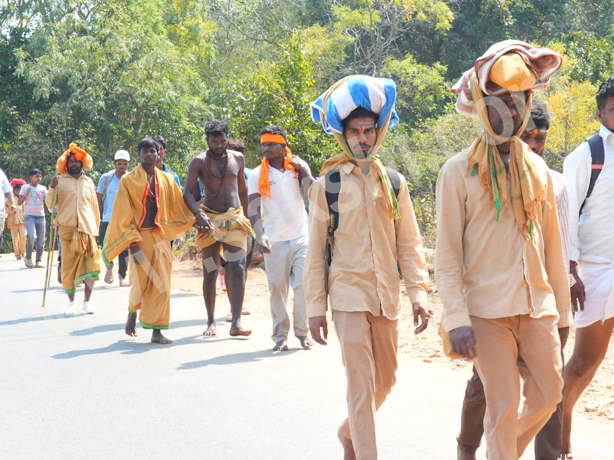 Devotees walking To Srisailam on the occasion of Shivaratri Festival PHotos12