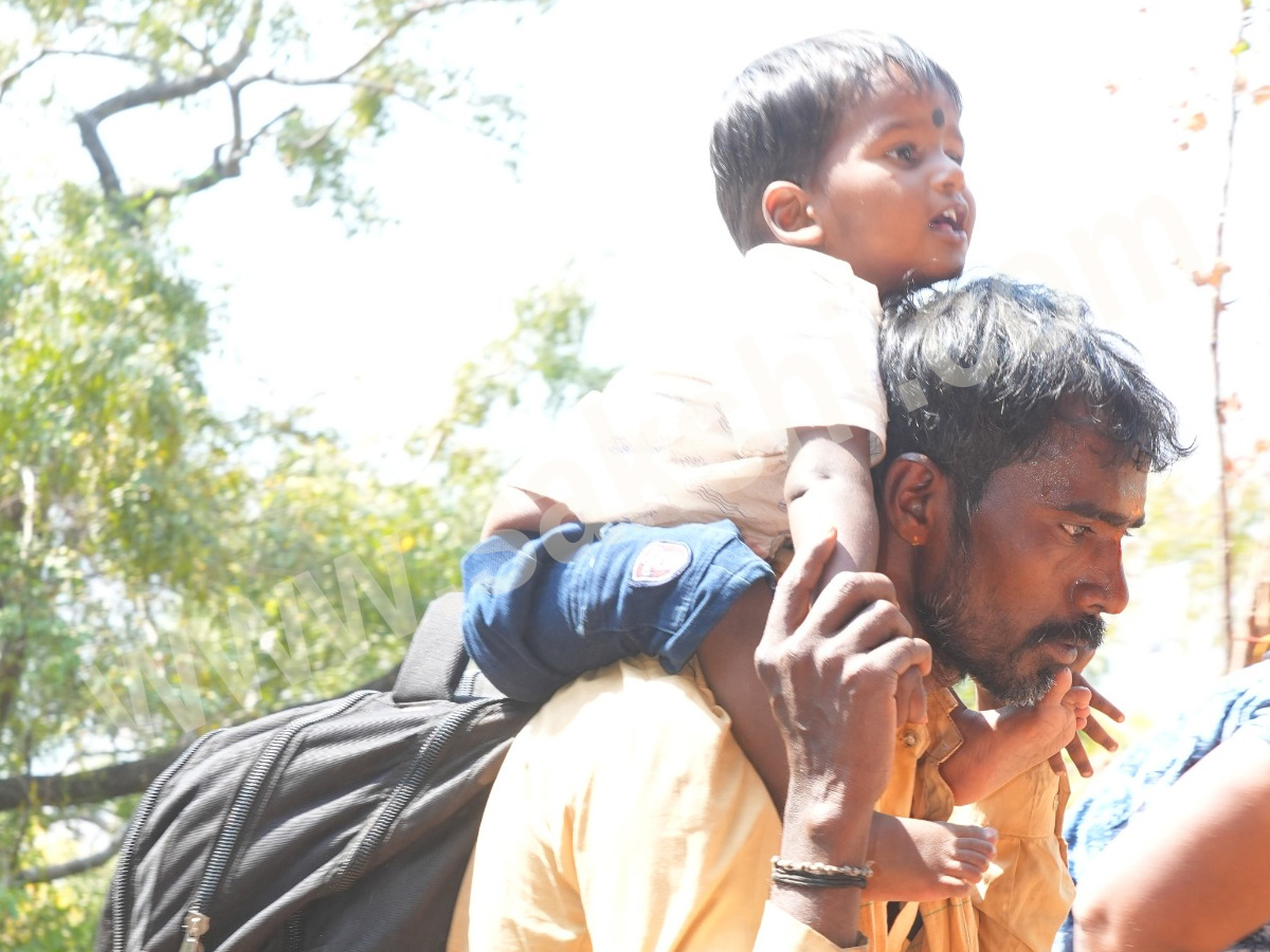 Devotees walking To Srisailam on the occasion of Shivaratri Festival PHotos5