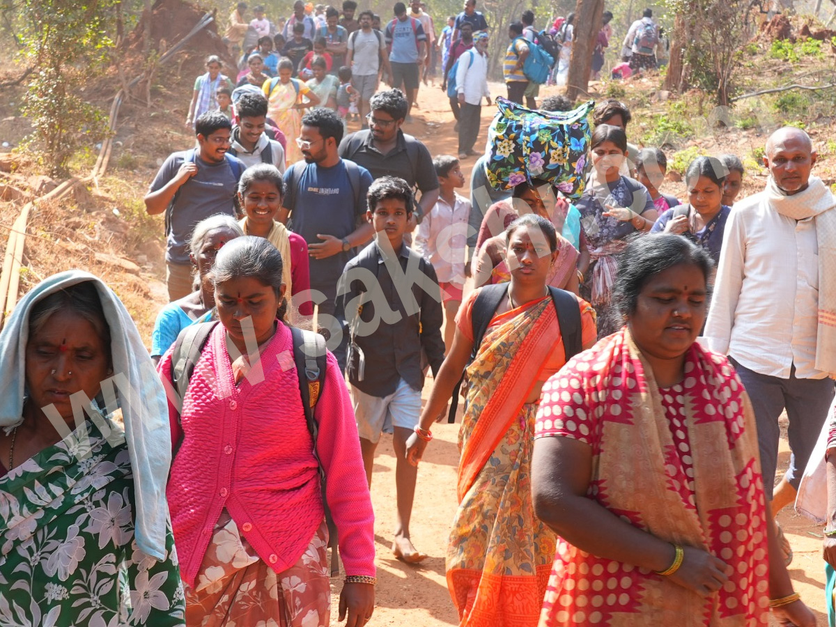Devotees walking To Srisailam on the occasion of Shivaratri Festival PHotos8