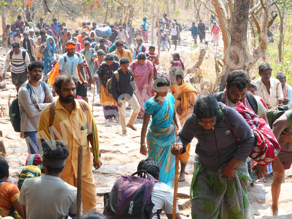 Devotees walking To Srisailam on the occasion of Shivaratri Festival PHotos9