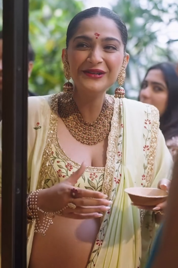 Sonam Kapoor Drops posts About Her Baby shower Photos13