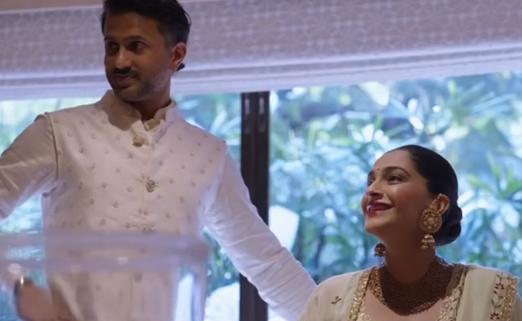 Sonam Kapoor Drops posts About Her Baby shower Photos4