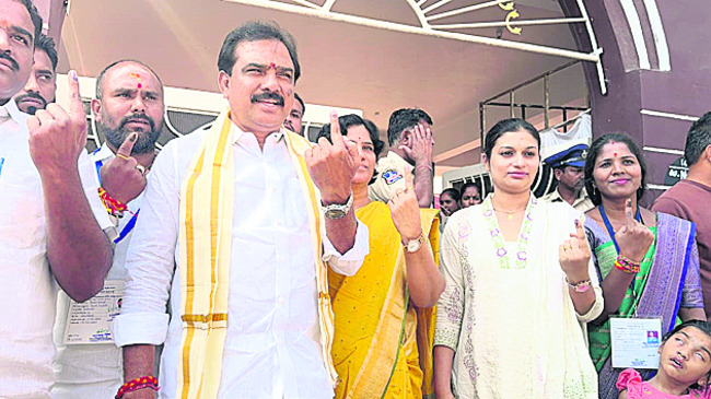 ఓటేసిన ప్రముఖులు1