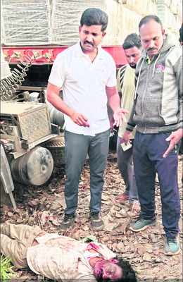 లారీ ఢీకొని మహిళ మృతి1