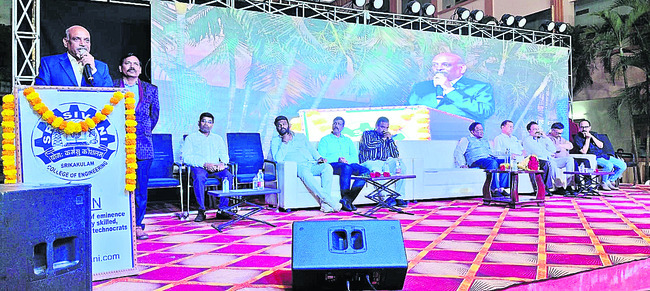 నైపుణ్య విద్యే లక్ష్యం కావాలి 1