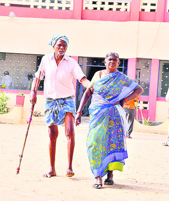 బ్యాలెట్‌ బాక్సుల్లో భవితవ్యం 11