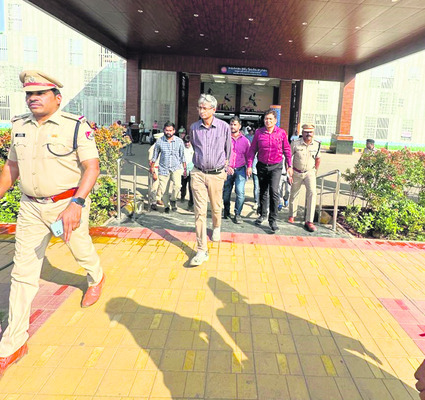 రైల్వేస్టేషన్లలో తనిఖీలు2