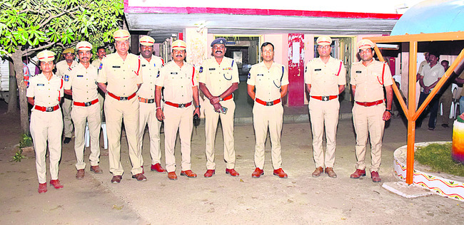 స్ట్రాంగ్‌రూమ్‌కు   బ్యాలెట్‌ బాక్స్‌లు1