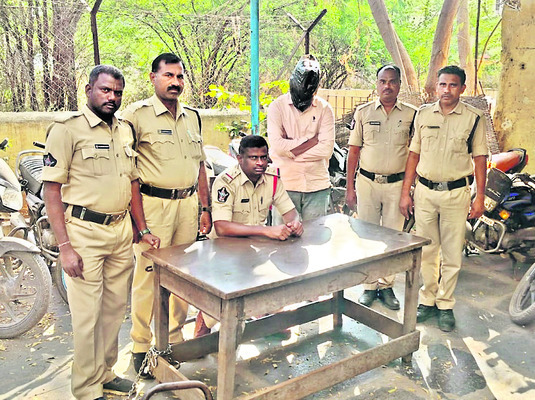 ద్విచక్రవాహనాల దొంగ అరెస్ట్‌1