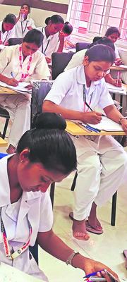 నాడి కాదు.. నోటు పడితే నర్సింగ్‌!1