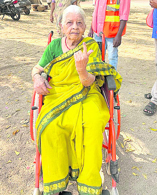 పురపోరు ముగిసింది..13