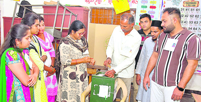 పురపోరు ముగిసింది..5