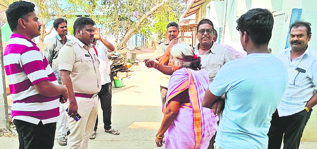 వృద్ధురాలి మెడలో పుస్తెల చోరీ 
1