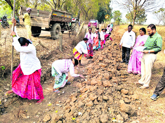 ‘ఎన్నికల వేళ  అధికార దుర్వినియోగం’
1