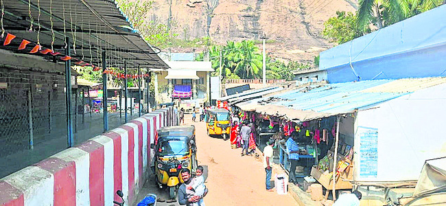 రాముడికీ తప్పని ఆక్రమణల బెడద..!1