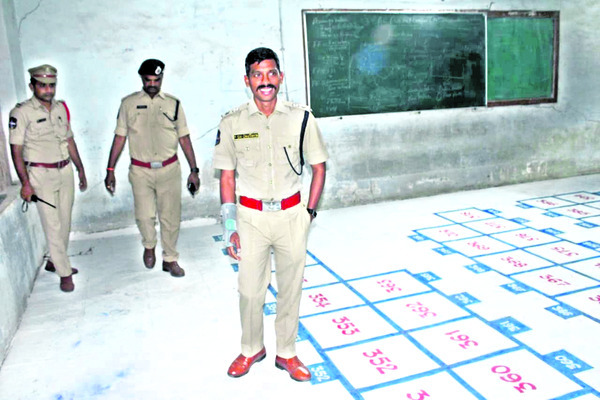 కౌంటింగ్‌ కేంద్రాలను పరిశీలించిన సీపీ 1