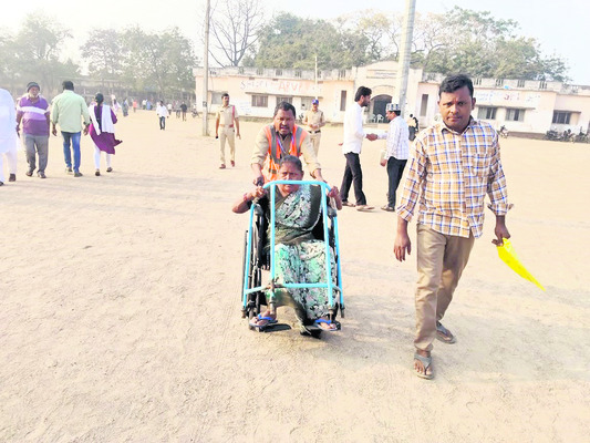 బ్యాలెట్‌ బాక్సుల్లో భవితవ్యం 14