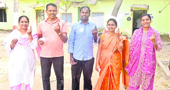 బ్యాలెట్‌ బాక్సుల్లో భవితవ్యం 2