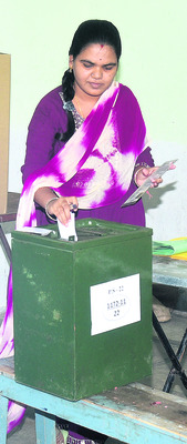 బ్యాలెట్‌ బాక్సుల్లో భవితవ్యం 16