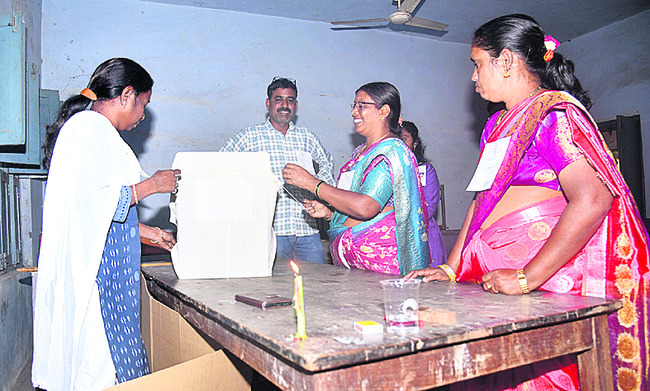 బ్యాలెట్‌ బాక్సుల్లో భవితవ్యం 3