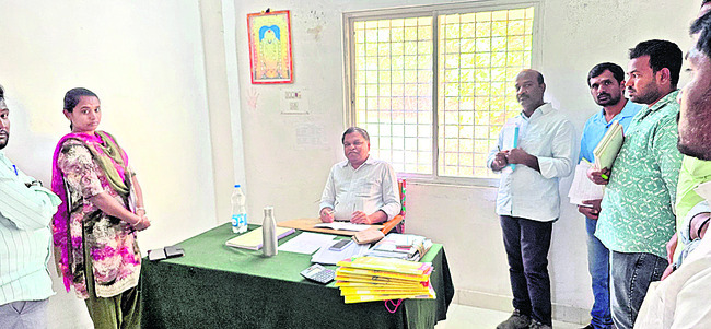 ఏనుగులను తరిమేందుకు చర్యలు 
1