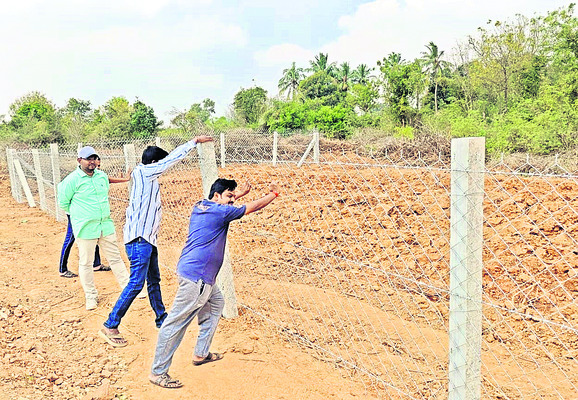 భూ ఆక్రమణలకు తెరపడేదెప్పటికో? 1