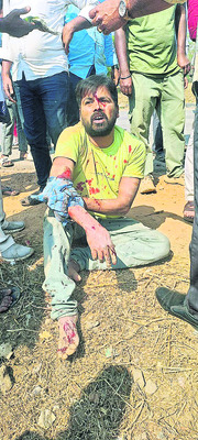 ఆటోను ఢీకొట్టిన కారు 2