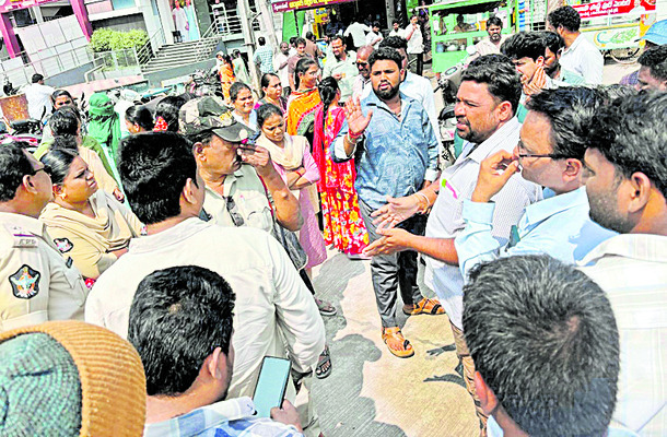 ఆక్రమణల తొలగింపులో ఉద్రిక్తత 1