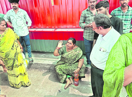 ఆక్రమణల తొలగింపులో ఉద్రిక్తత 2