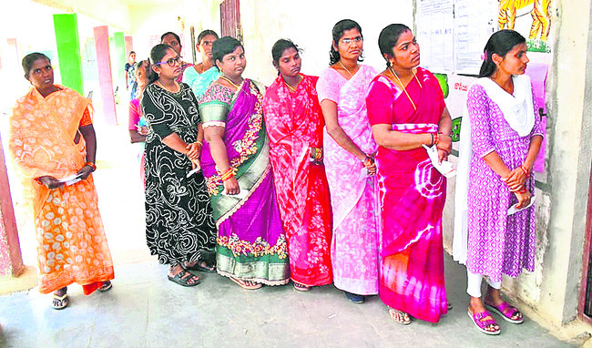 ఓటెత్తిన మహిళా చైతన్యం3