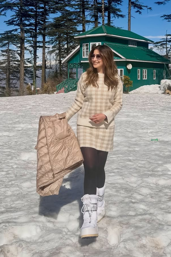 Actress Laxmi Rai Enjoying kashmir Vacation Photos2