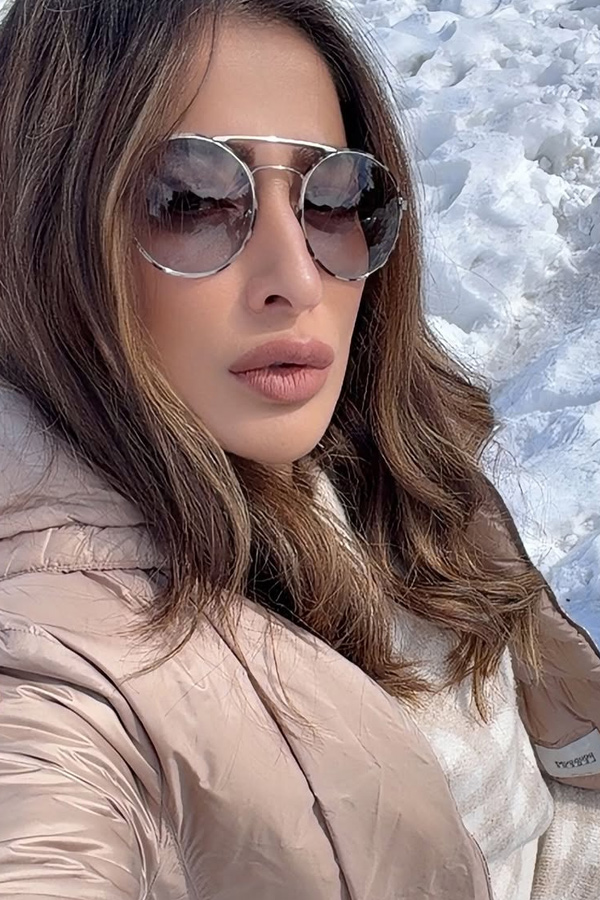 Actress Laxmi Rai Enjoying kashmir Vacation Photos16