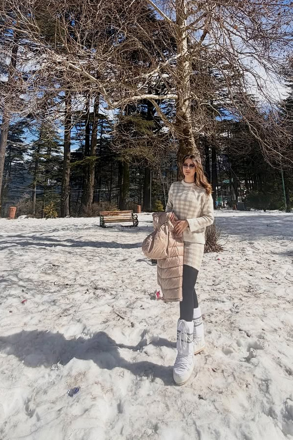 Actress Laxmi Rai Enjoying kashmir Vacation Photos4