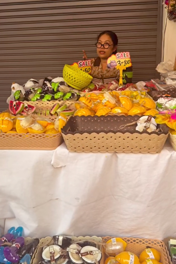 Aishwarya shares a glimpse from Old Town Phuket Photos3