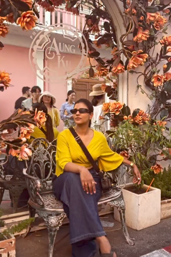 Aishwarya shares a glimpse from Old Town Phuket Photos5